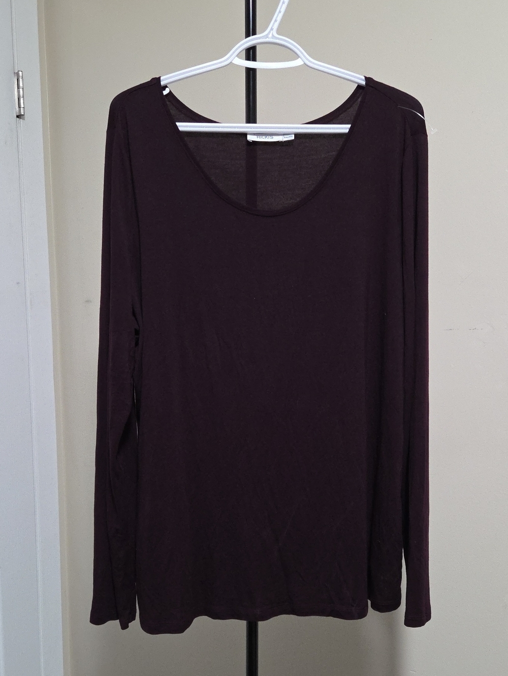 Ricki's Long Sleeve Scoop Neck Top in Deep Brown